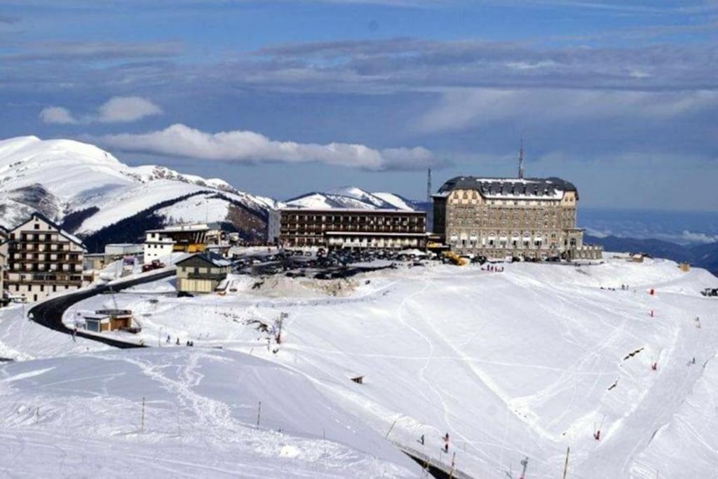 Grand T2 Calme Et Cosy Au « Pyrenees Palace » Bagnères-de-Luchon المظهر الخارجي الصورة